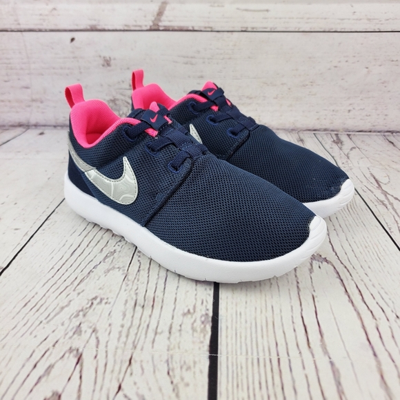 New Nike Roshe One Blue Pink Girls Sneakers - Picture 2 of 11